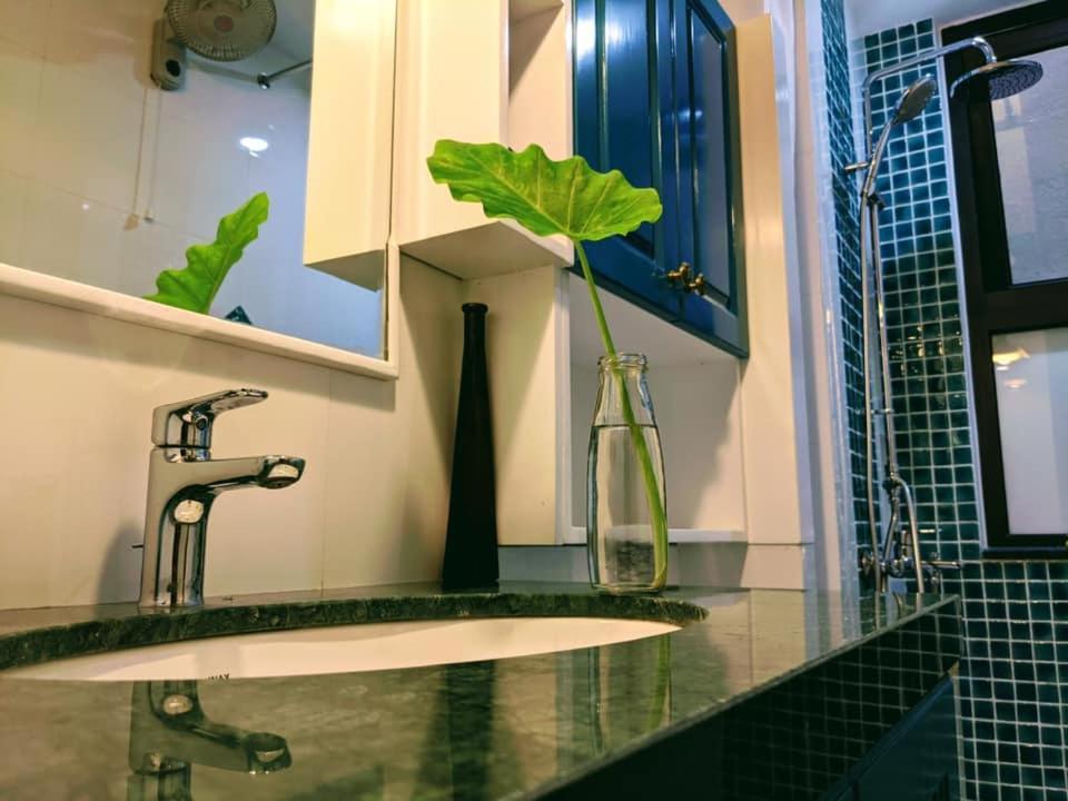 Chez Madame Binh Bed & Breakfast Ханой Екстериор снимка